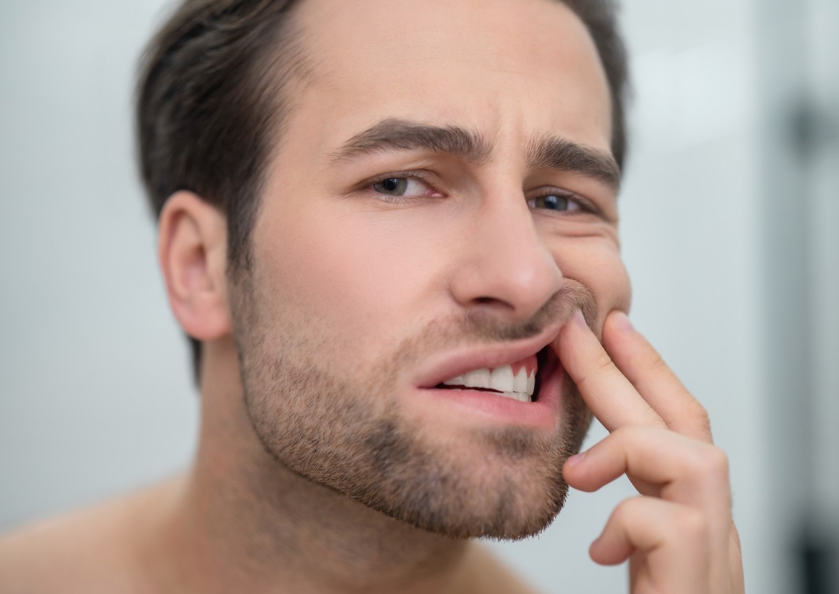 Emergency toothache relief for a patient with severe tooth pain in the Noosa Hinterland